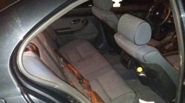 На Закарпатье пьяный мужчина устроил стрельбу на автостоянке