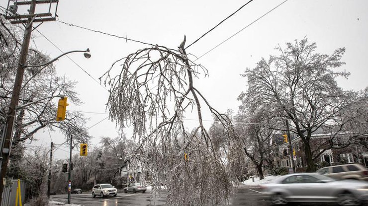 В Канаде из-за ледяного шторма погибли два человека