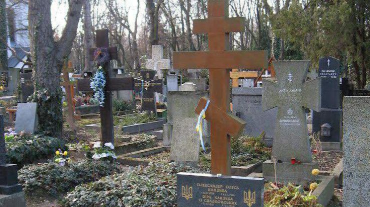 В Чехии эксгумировали останки украинского писателя Александра Олеся