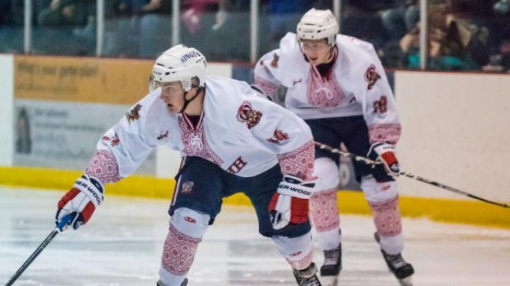 В Канаде хоккеисты вышли на матч в украинских вышиванках 