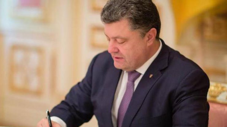 Порошенко подписал закон о досрочной пенсии украинским военным