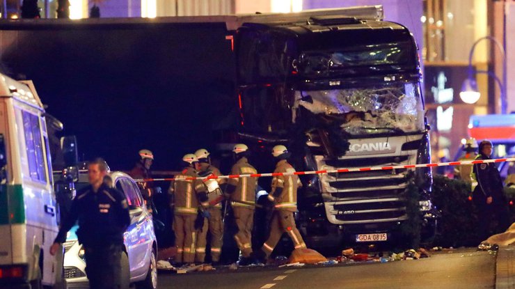 Теракт в Берлине: полиция задержала подозреваемого в причастности к трагедии