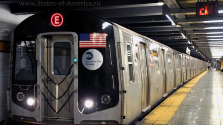 В Нью-Йорке поезд метро сошел с рельсов 