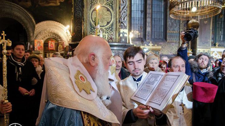 Во Владимирском соборе в Киеве проходит богослужение перед Рождеством