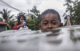 В Таиланде из-за сильного наводнения гибнут люди 