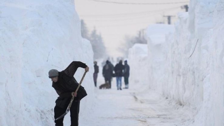 Под Херсоном массово освобождают людей из-под снежных завалов (фото: nibler.ru)