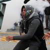 В Мексике участник акции протеста въехал в полицейское оцепление