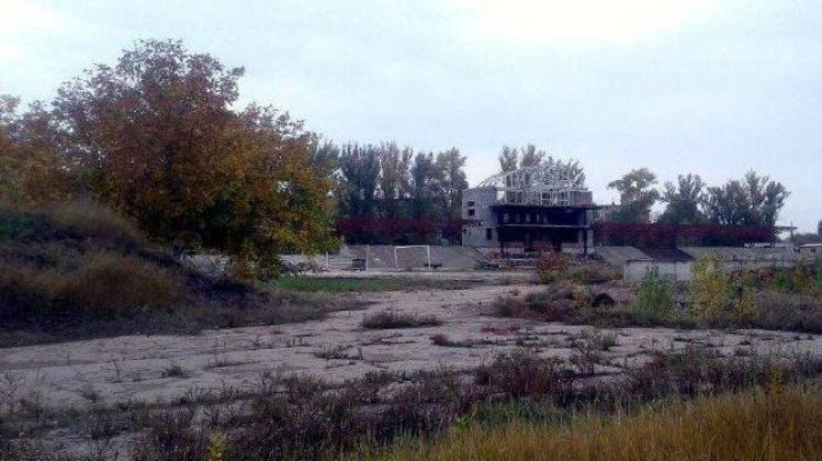 Стадион возле оккупированного Донецка