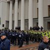 В Киеве здание Рады окружено двойной цепью правоохранителей (фото)