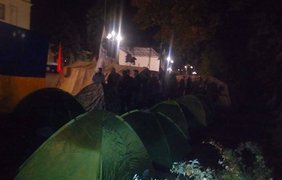 Митингующие установили более 60 палаток возле здания Верховной Рады
