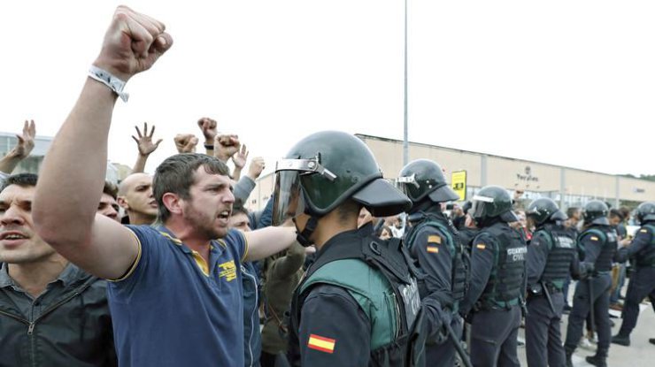 Референдум в Каталонии: названо количество пострадавших правоохранителей 