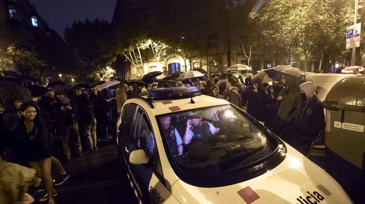 Референдум в Каталонии: неизвестный с ножом атаковал избирателей 