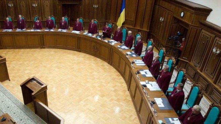 Верховная Рада 19 октября включила в повестку и направила в Конституционный суд Украины президентский и депутатский законопроекты об отмене неприкосновенности парламентариев