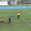 В Таиланде вратарь пропустил курьезный гол с пенальти (фото) 