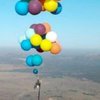 Британец пролетел над Африкой на воздушных шарах (видео)