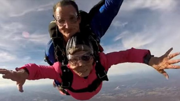 Фото: YouTube/ Above the Poconos Skydivers