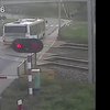 Пассажиры выбежали из автобуса за секунду до жуткой трагедии (видео) 