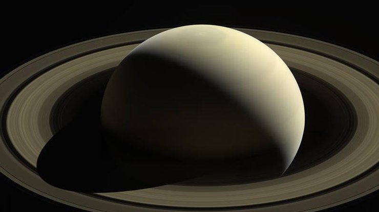 Станция сделала снимок находясь на расстоянии 1,21 миллиона километров от поверхности Сатурна