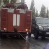 В Киеве автомобиль "ушел" под асфальт (фото)