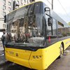 В Киеве водителя автобуса не остановило отлетевшее колесо (видео) 
