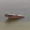 В Каховском водохранилище утонула баржа с нефтепродуктами