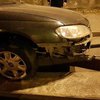 В Киеве водитель остался без колес из-за люка 