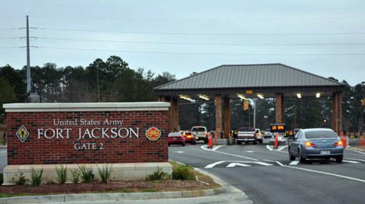 Въезд на военную базу Fort Jackson Фото: military.com