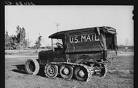 Позднее грузовики стали переоборудоваться для перевоза почты в зимнее время года. Невада, Калифорния в 1940 году