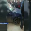 Шоппинг, не выходя из машины: в Харькове мужчина проехался на авто по супермаркету (видео)
