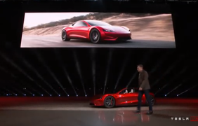 Илон Маск показал спорткар с откидывающимся верхом Tesla Roadster 