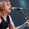 Умер один из основателей группы AC/DC 