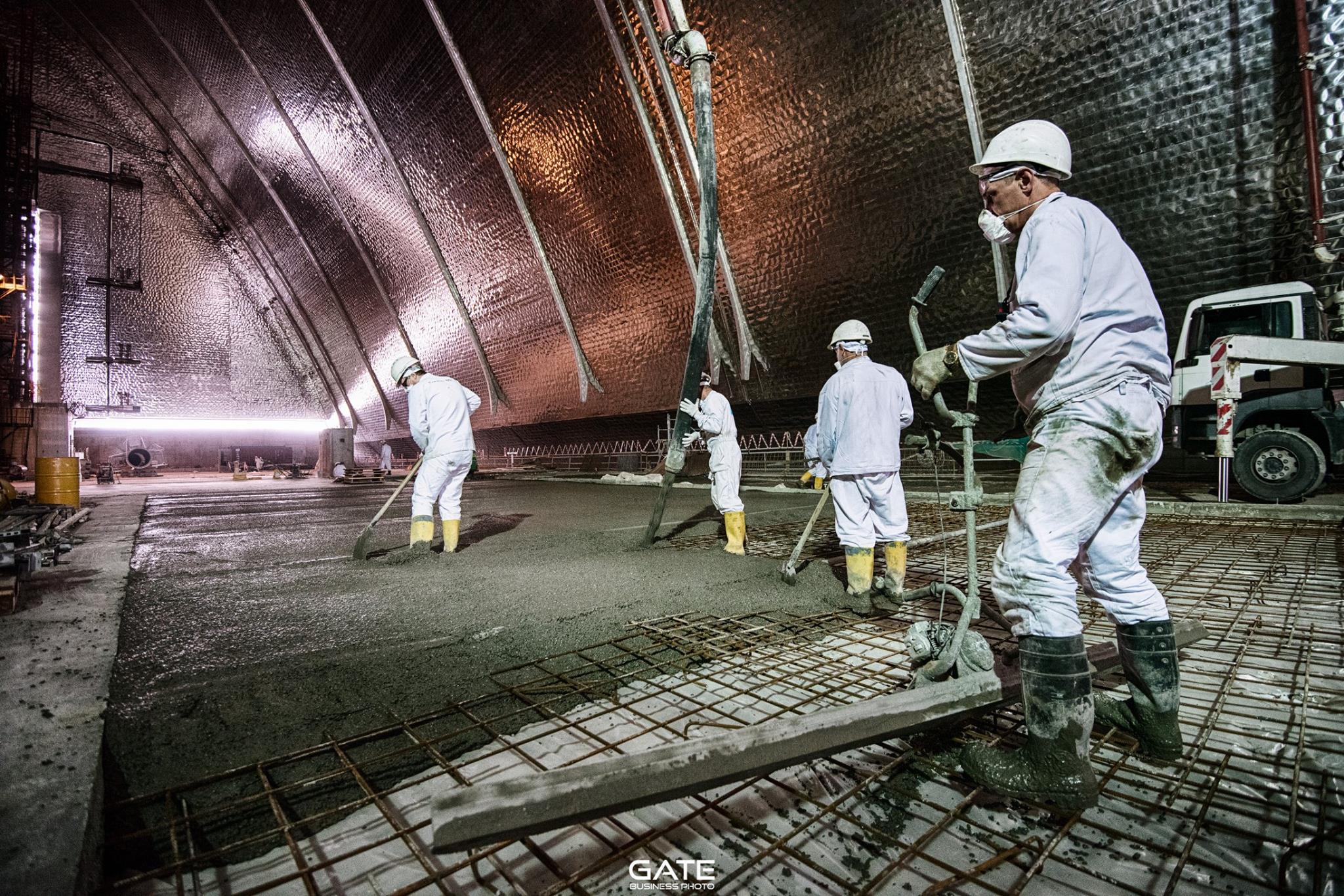 Радиация бетона. 4 Энергоблок ЧАЭС саркофаг. Крышка саркофага Чернобыльской АЭС. Внутри саркофага Чернобыльской АЭС 4 энергоблок. Реактор 4 энергоблока ЧАЭС.