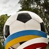В Киеве демонтируют мяч к "Евро-2012"
