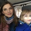 В Киеве таксист выкинул из авто мать с ребенком