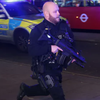 В Лондоне экстренно эвакуируют людей из метро: слышны выстрелы (видео) 