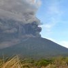 Извержение вулкана на Бали: дым поднялся уже на четыре километра (фото, видео)