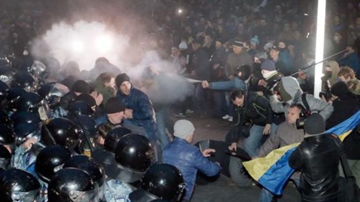 Разгон студентов на Майдане 