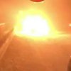 Снегопад в Киеве: горящий автомобиль перекрыл въезд на Левый берег (видео)