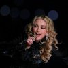 Певица Мадонна без макияжа удивила пассажиров самолета (фото)