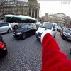 В Парижі Санта Клаус на мотоциклі переслідував водія - порушника (відео)