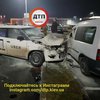 В Киеве пылающее такси протаранило иномарку 
