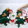 В роддоме младенцев нарядили в милые новогодние костюмы (фото)