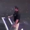Полицейский расстрелял подругу под камерами наблюдения и покончил с собой (видео)