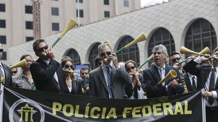 В Бразилии забастовка полицейских спровоцировала массовые убийства 