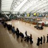 Аэропорт Гамбурга открыли после химической атаки