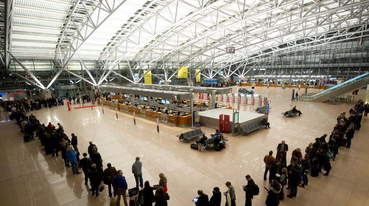 Аэропорт Гамбурга открыли после химической атаки / Фото: Из открытых источников