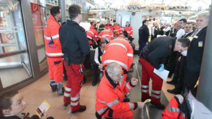 В аэропорту Германии срочно эвакуируют пассажиров