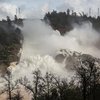 В Калифорнии эвакуированные из-за прорыва плотины жители возвращаются домой