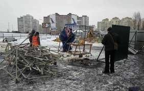На улице Ревуцкого, 40 (недалеко от станции метро "Харьковская") демонтировали остатки рынка