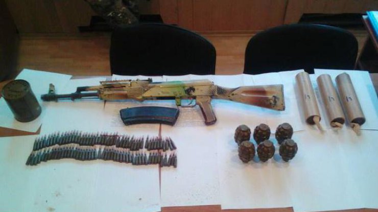 На Донбассе обнаружили тайник с гранатами и дымовыми шашками